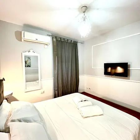 Amazing Near Spanish Square Apartment