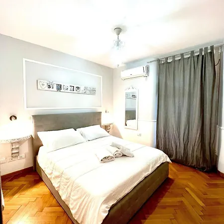 Amazing Near Spanish Square Apartment